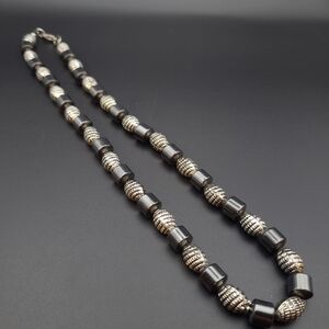 ☀️ 3/$40 Vintage Two Tone Beaded Necklace Silver Textured Beads Black Barrel
